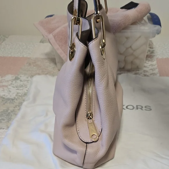 Michael Kors Soft Pebbled Leather Blush Shoulder Bag - Picture 5 of 16